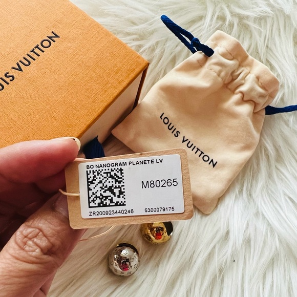 Louis Vuitton sphere earings - Picture 5 of 5